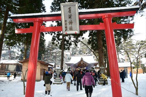 チャグチャグ馬コの鬼越蒼前神社への初詣の様子