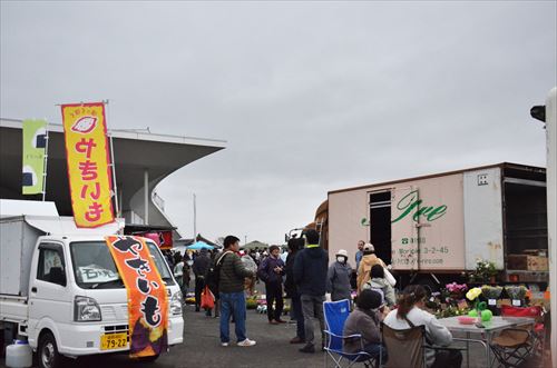 朝市が開かれている様子