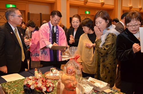 会場での試食の様子2