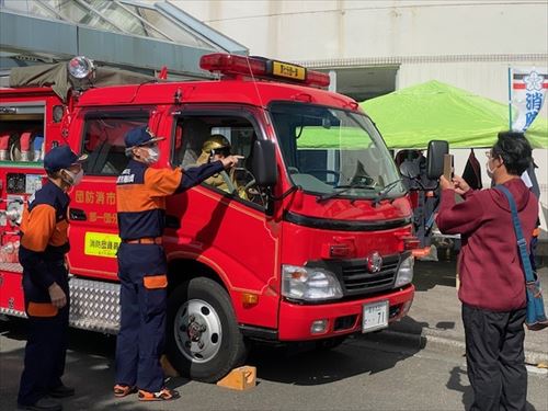 消防車の乗車体験の様子1