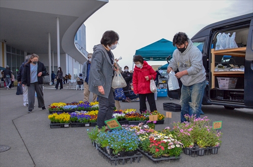 たきざわ日曜朝市の様子2