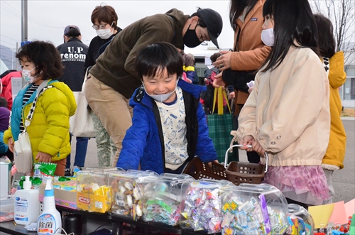 たきざわ日曜朝市の様子1