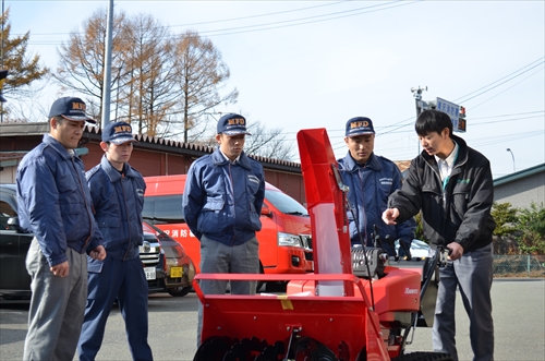 除雪機が寄贈の様子