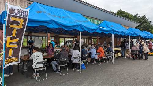 柳沢日曜市場の様子