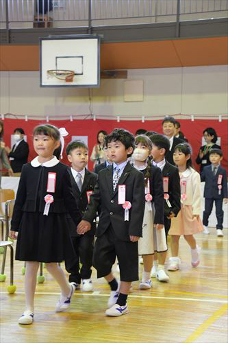 鵜飼小学校入学式の様子