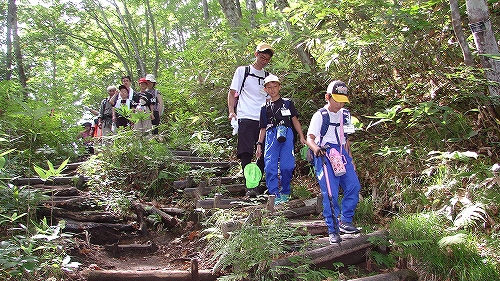 令和元年度友遊（ゆうゆう）親子登山の様子