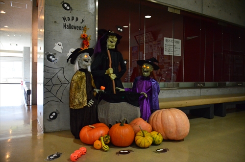 滝沢ふるさと交流館ハロウィン飾り付けの様子