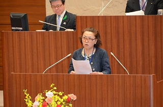 発言する梅村キヨ子さん