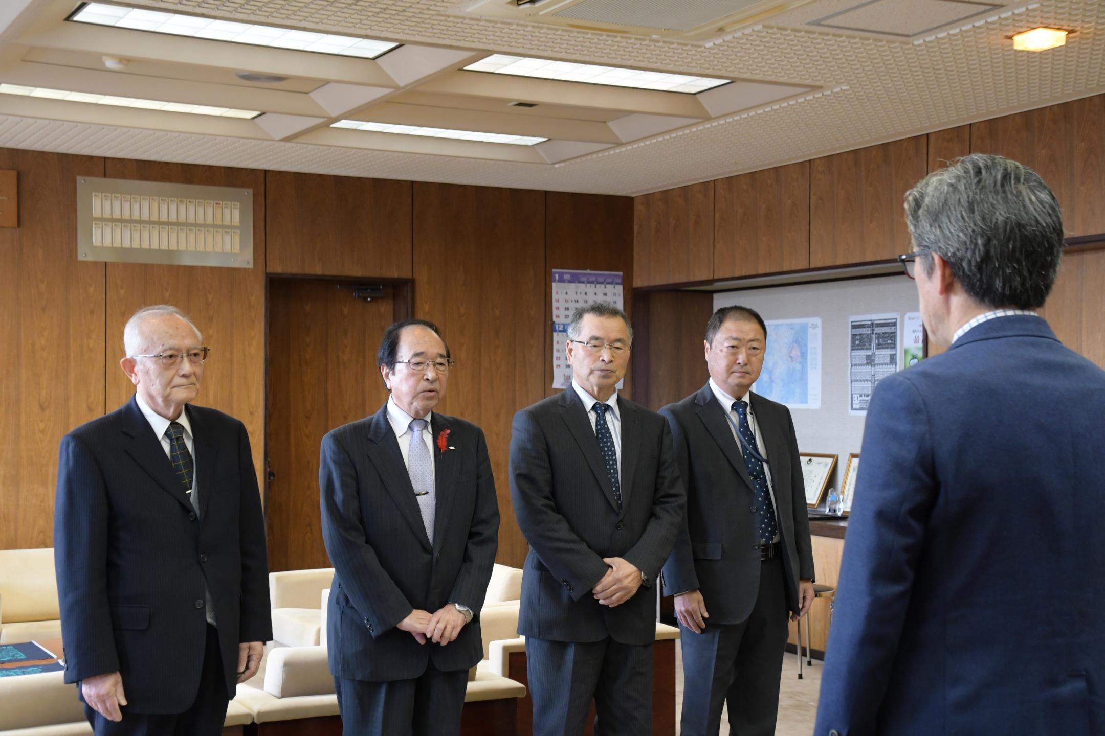 被災地の復興を願い～市自治会連合会が義援金のカバー写真